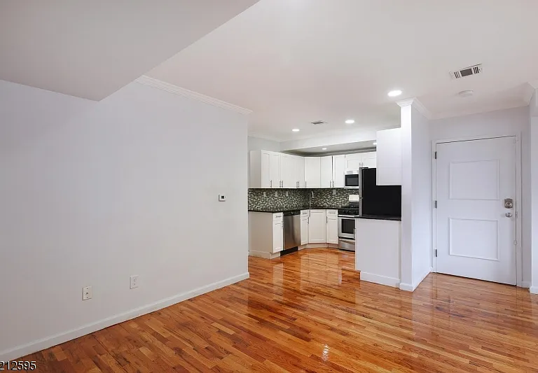 131 Armstrong Ave — Photo 8