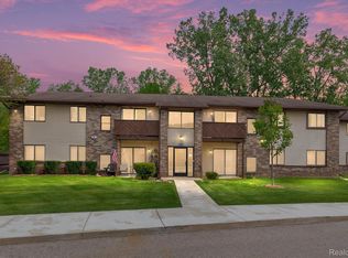 7806 Manor Cir APT 202, Westland, MI 48185