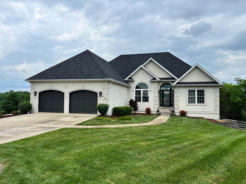1st image of 932 Turnberry Dr