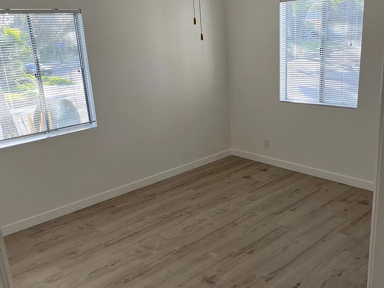 7600 Goddard Ave — Photo 9