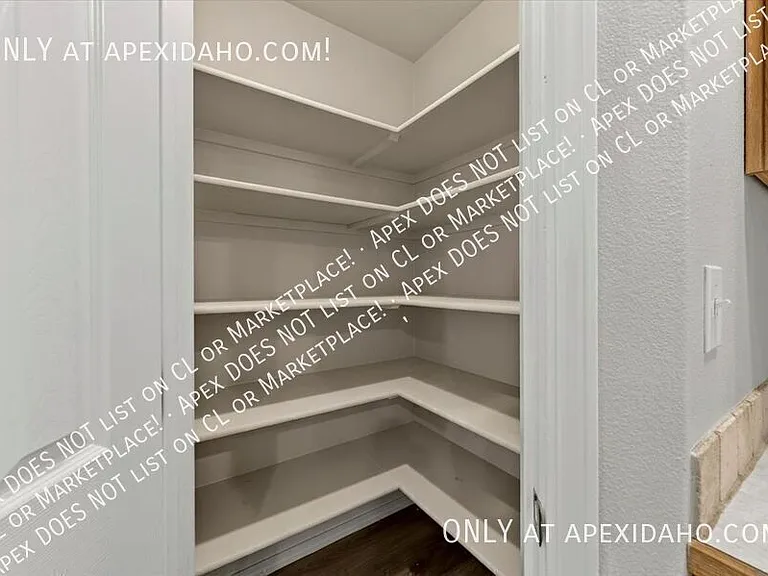3851 N Lezana Ave — Photo 15