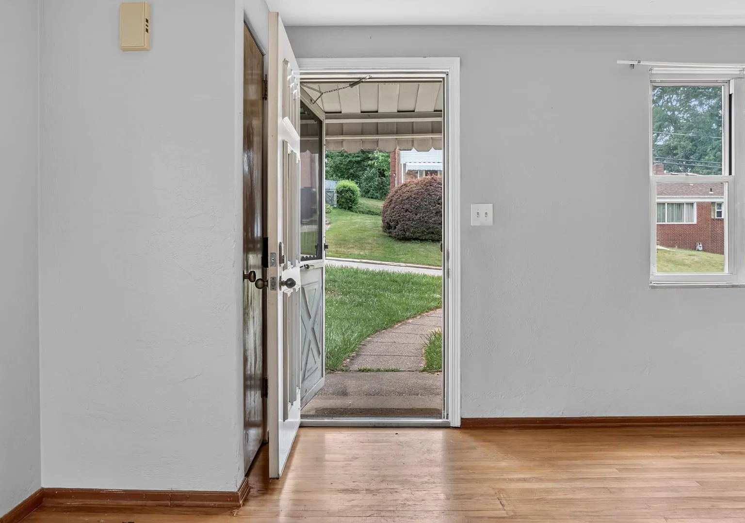 320 Parkfield Street — Photo 2
