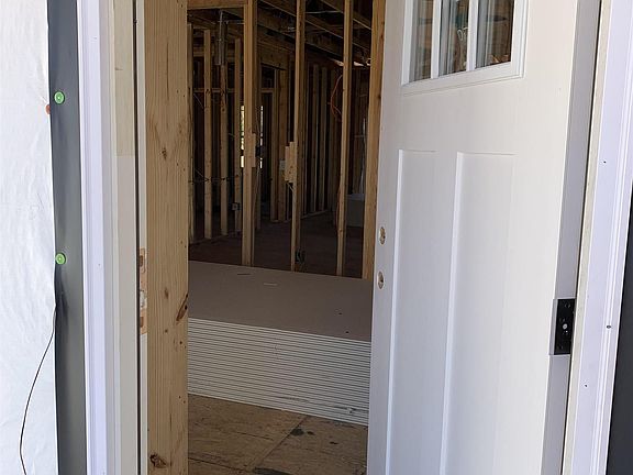 3rd image of 52 Pioneer St