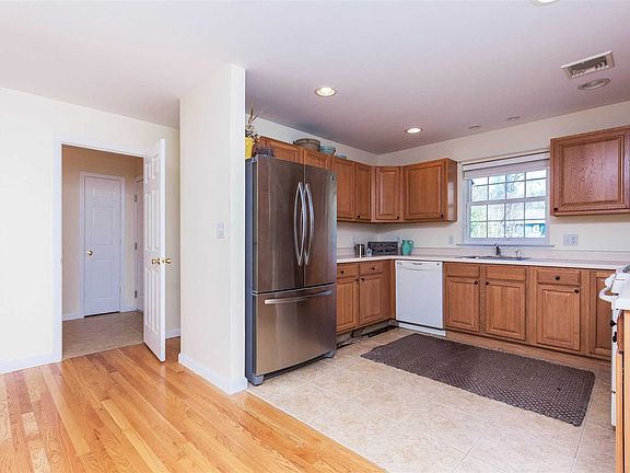 3rd image of 310 Pinebrook Dr