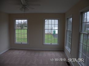 3rd image of 136 Glade Cir W