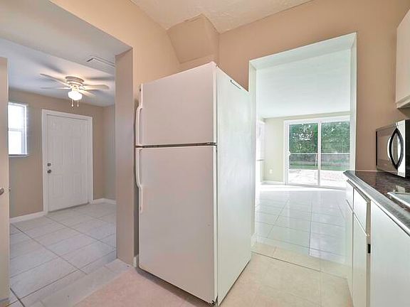 4th image of 893 Coconut Dr #B