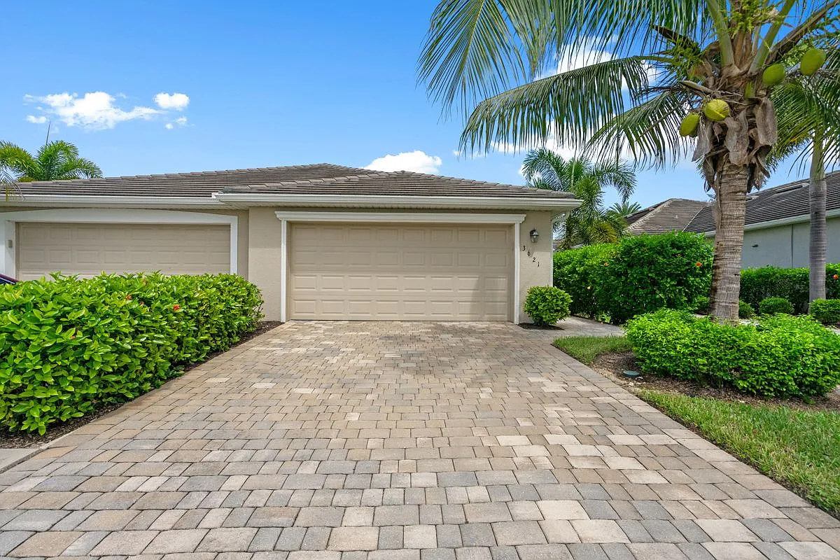 2 bed, 2.0 bath, 1564 sqft, $1,999 — Photo 1