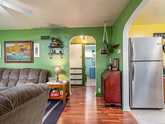 5th image of 415 Golf Ave