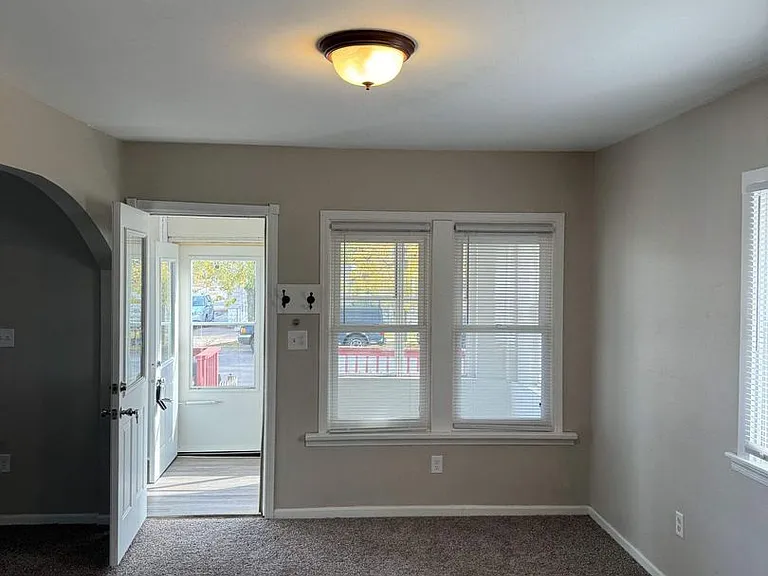 4604 Johnson Ave — Photo 7