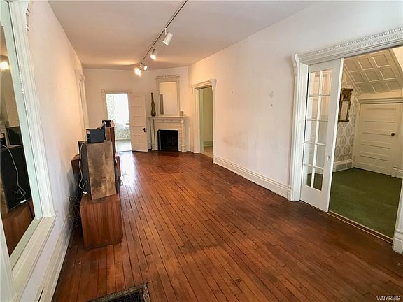 5th image of 362 Ashland Ave