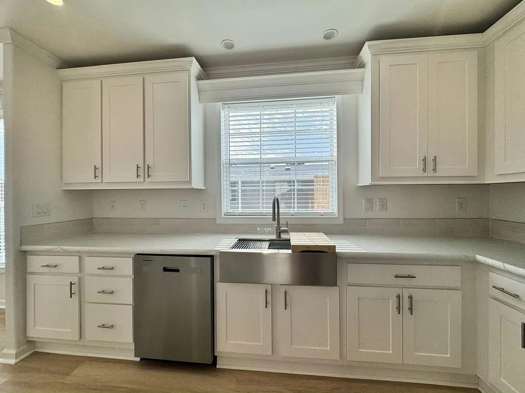 3 bed, 2.0 bath, 1356 sqft, $1,699 — Photo 3