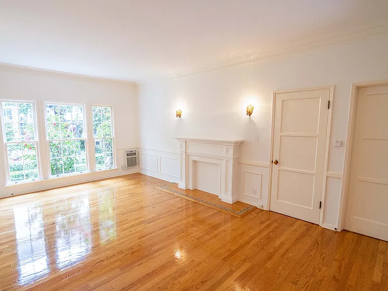1324 N Alta Vista Blvd #4 — Photo 1