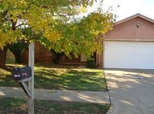 2205 Crystal Dr, Moore, OK 73160
