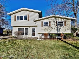 15646 W Idlewood Ln, Libertyville, IL 60048