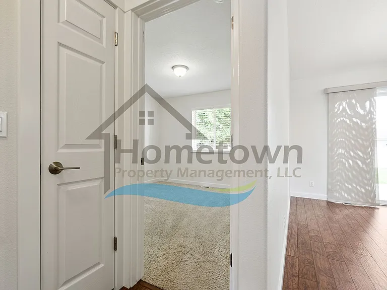 7358 N Aaron St — Photo 29