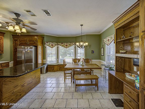 5th image of 301 Concord Dr