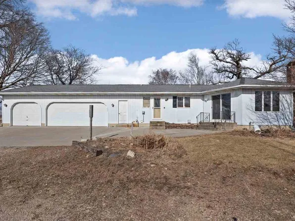 6110 28th Avenue Dr, Vinton, IA 52349