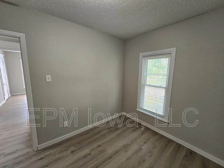 422 Baltimore St — Photo 26
