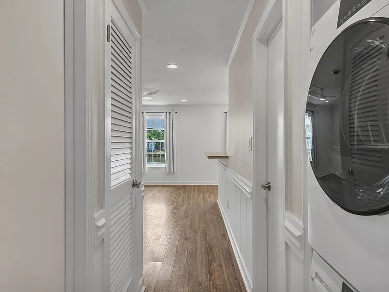 405 Erle Cres #205 — Photo 11