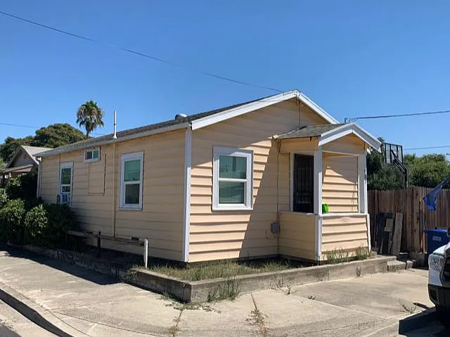 401 Star St — Photo 1
