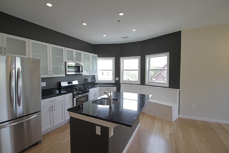 2nd image of 17 Ashley St #4R
