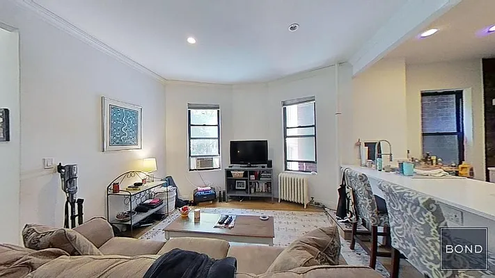 Rented by Bond New York | media 23