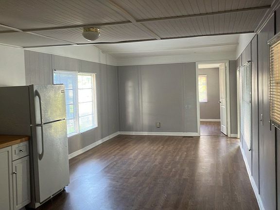 3rd image of 55 Dale Dr W