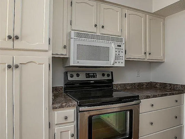 3060 Parkwild Dr — Photo 4