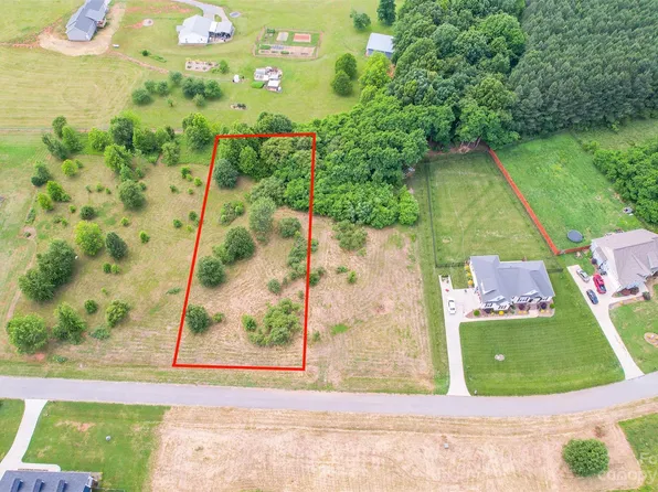 5525 Harvest Hills Rd, Bessemer City, NC 28016