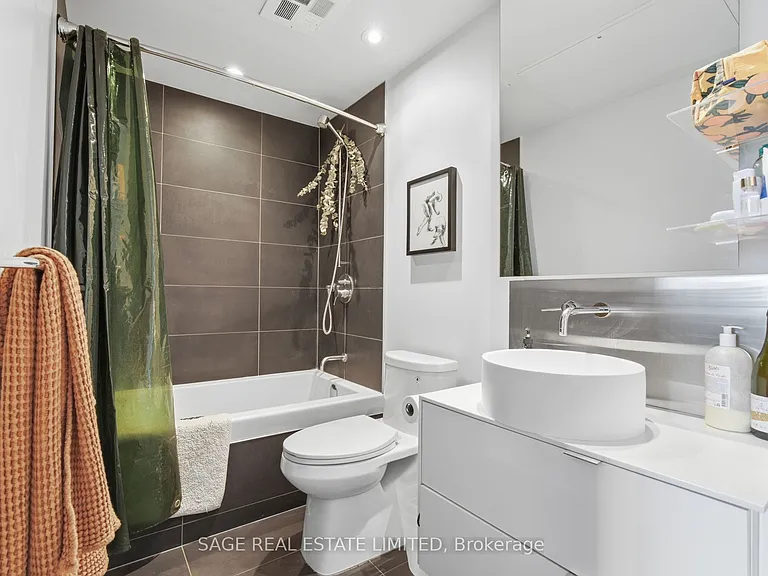 383 Sorauren Ave #706 — Photo 17