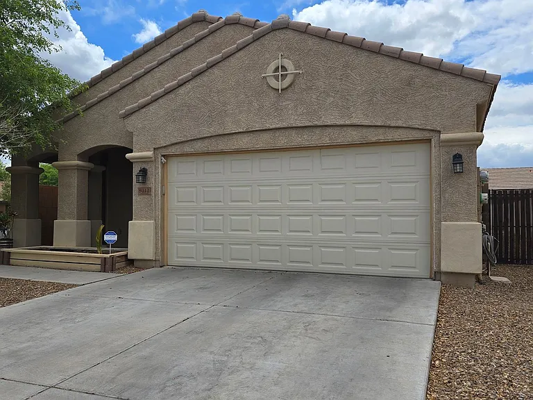 8012 S 70th Dr — Photo 3