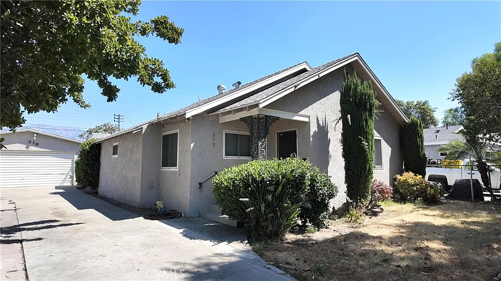 3 bed, 1256 sqft, $2,600 — Photo 1