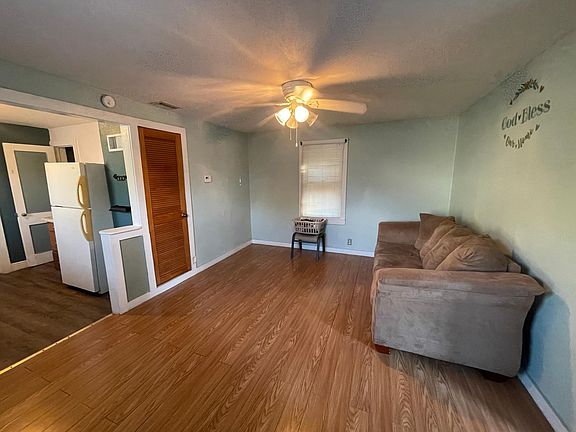 5th image of 521 S Lake Dr