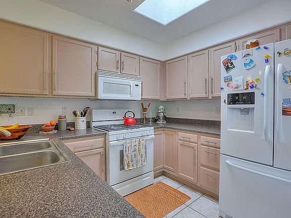 5th image of 6012 Placer Dr NE