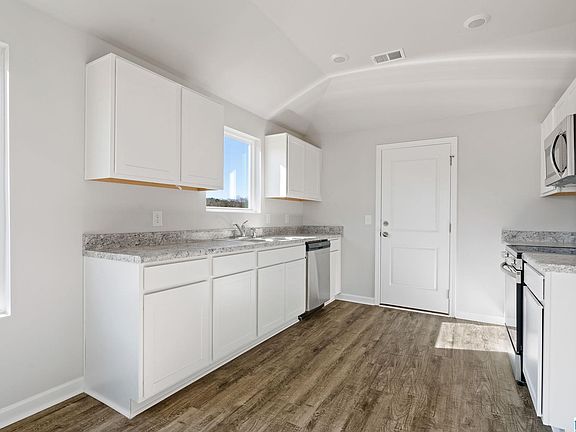 5th image of 478 Antler Way