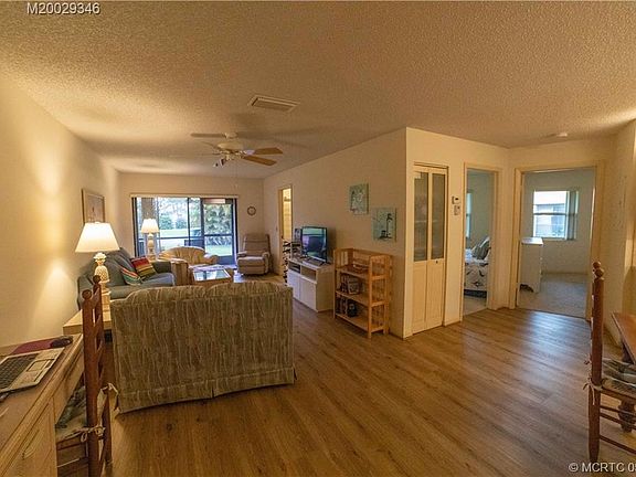 4th image of 1915 NE Collins Cir APT 10
