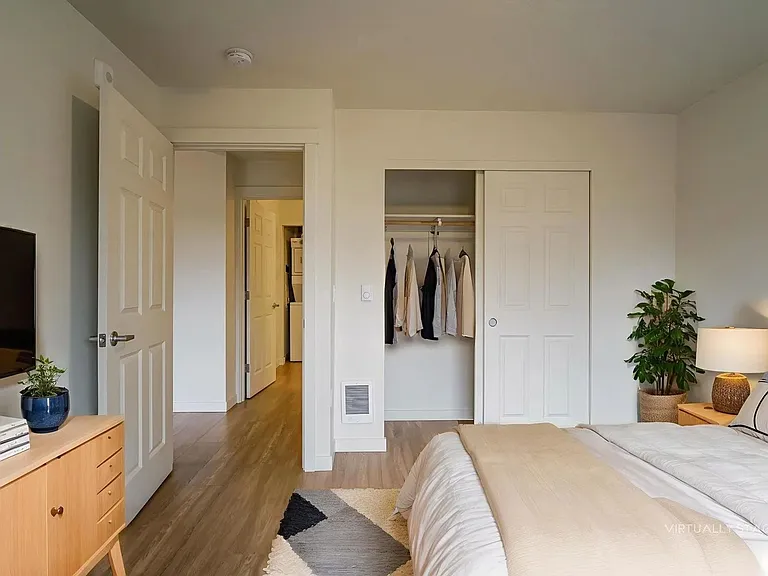 22025 NE HALSEY ST. — Photo 10