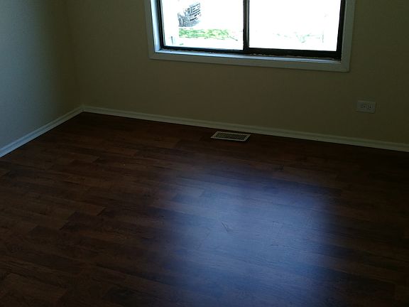 5th image of 366 Taylor Ct