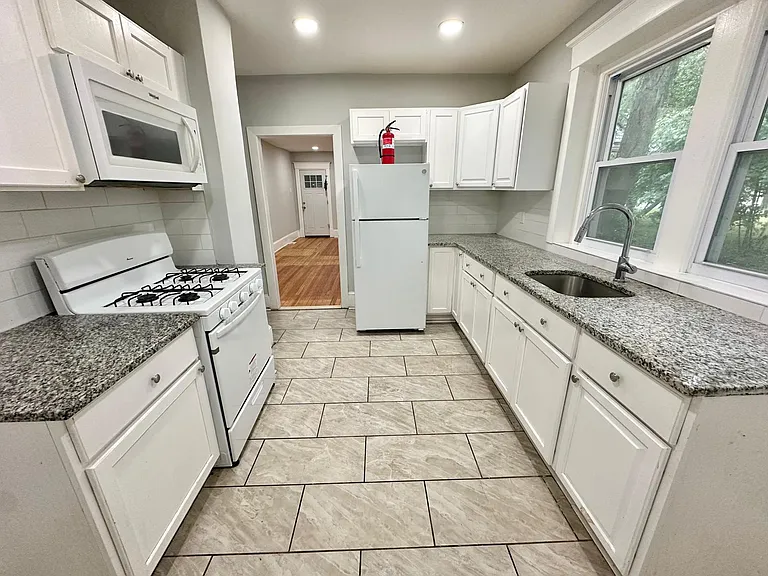 351 N Spring Rd — Photo 6