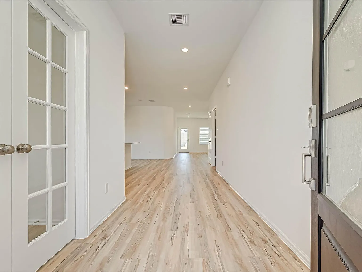 3 bed, 1769 sqft, $2,549 — Photo 4