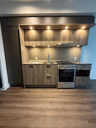 448 Burnhamthorpe Rd W Photo 1