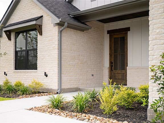 3rd image of 3273 Rose Hill Ln