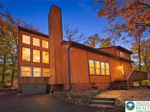 122 Dover Dr, Bushkill, PA 18324