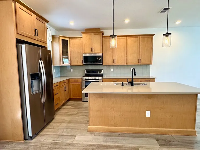1825 Coastal Ct — Photo 2