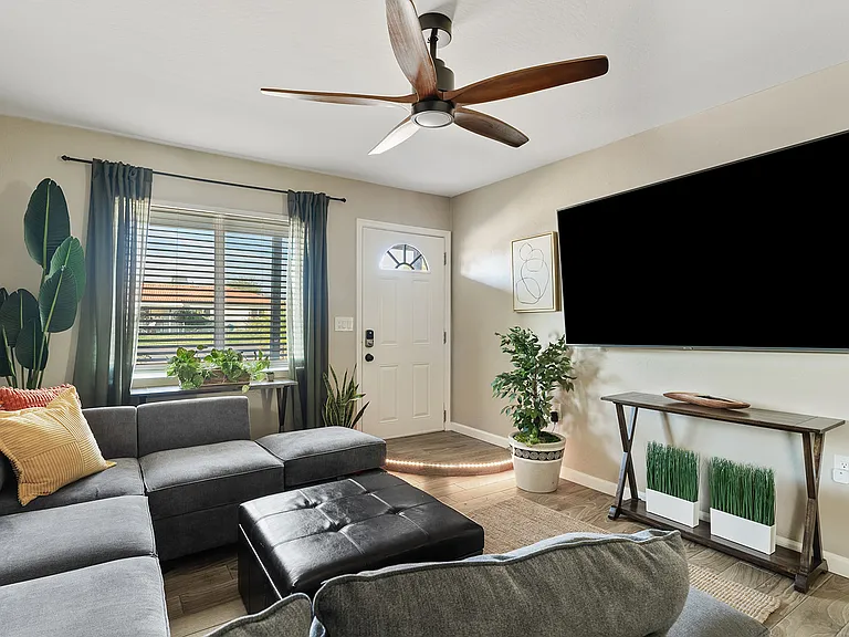 3231 E Cambridge Ave #A — Photo 3