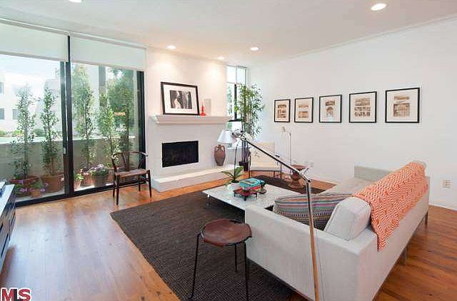1st image of 500 S Barrington Ave APT 3