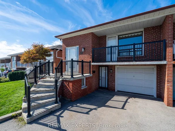 12 Paradelle Cres, Toronto, ON M3N 1E4