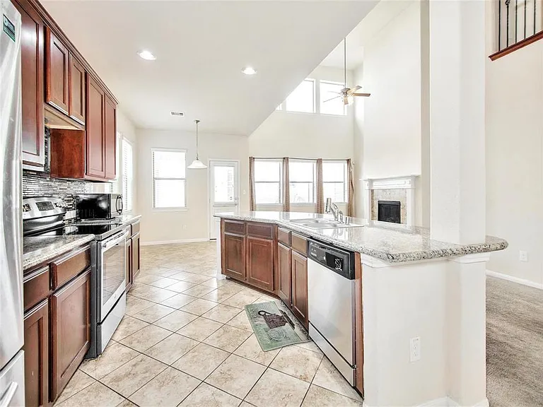20918 Bradley Gardens Dr — Photo 5