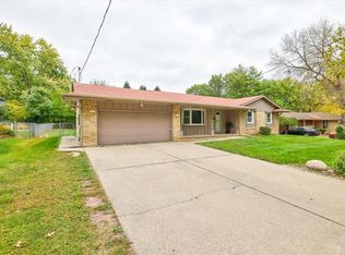 2731 Lynner Dr, Des Moines, IA 50310