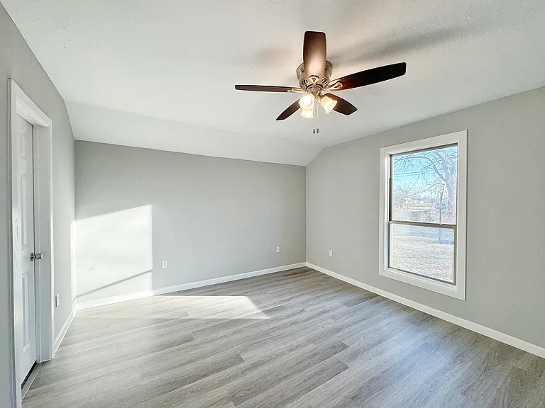 655 E Live Oak St — Photo 7